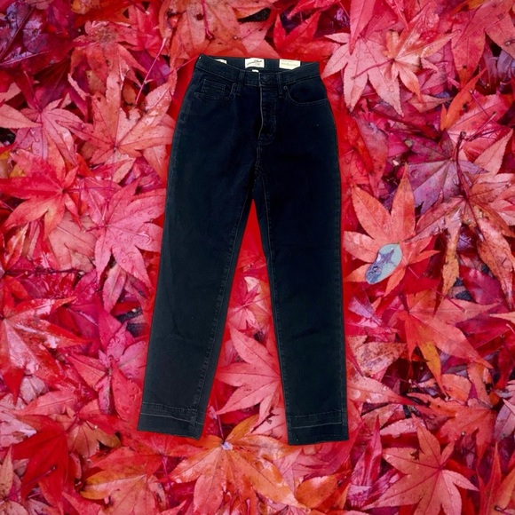 NWT Universal Thread Black Retro ‘High-Rise 90s Slim Leg Jeans’ Size 2 - Picture 4 of 16